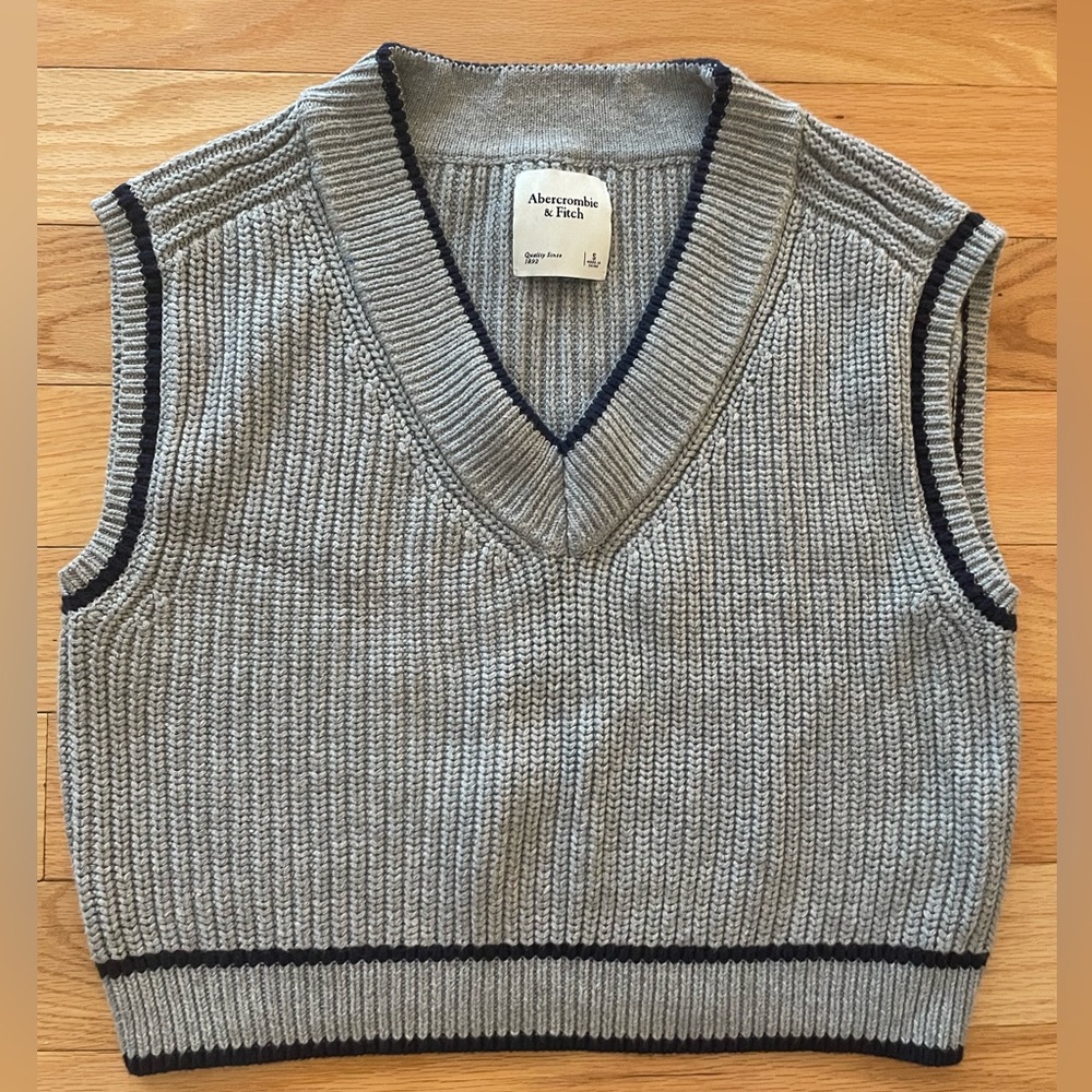 Abercrombie and Fitch sleevless sweater